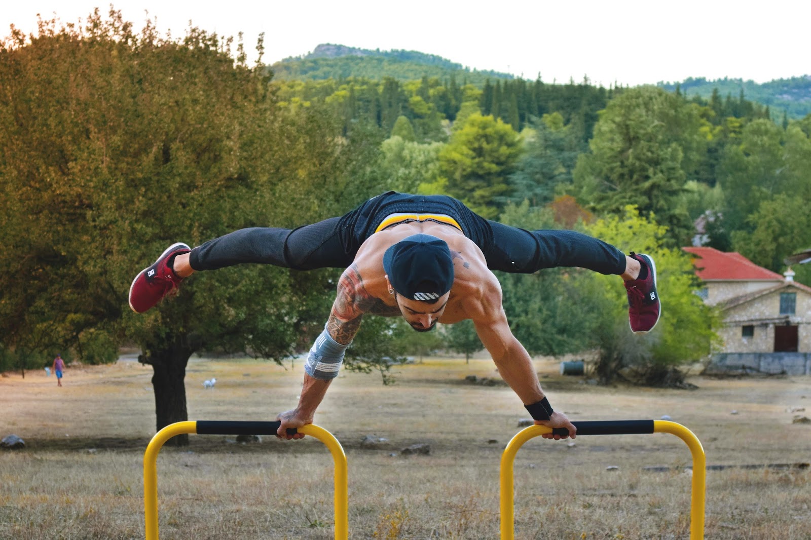 straddle planche by Ερρίκος petaeii1.jpg